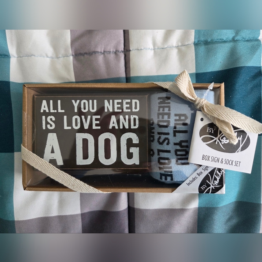 Box Sign & Socks Set with Dog Quote